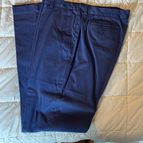 Vinyard Vines. 2 pairs - Picture 2 of 7